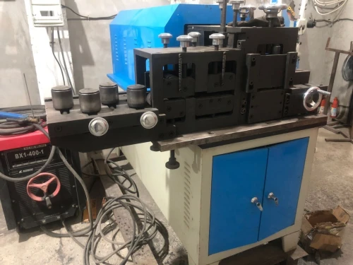 Machine fer forgé ( cintreuse , plieuse , embossing machine)