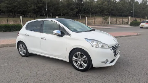 Peugeot 208 2015 Allure