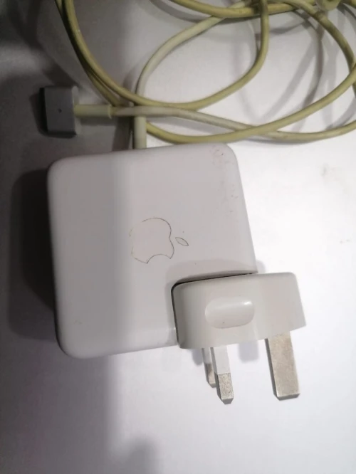 MACBOOK AIR