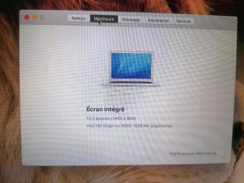 MACBOOK AIR
