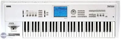KORG TRITON 61 + SON PCM-01/02 EXPANSION + NOTICE+ VALISE REMBOURRÉE SEMI RIGIDE