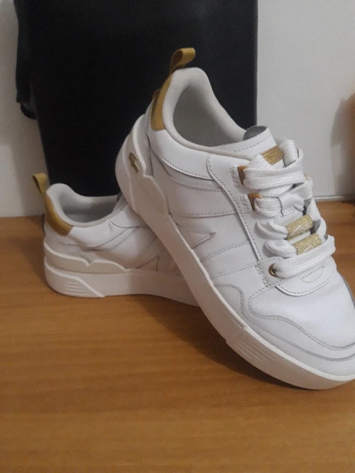 Adidas femmes  Lacoste