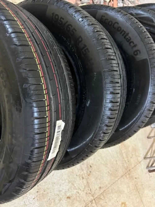 5 pneus neufs continental Doblo commercial 195/65 R15
