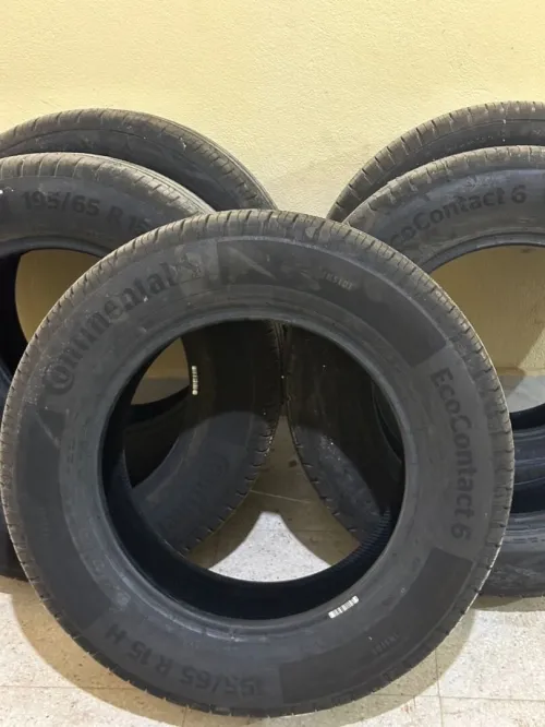 5 pneus neufs continental Doblo commercial 195/65 R15