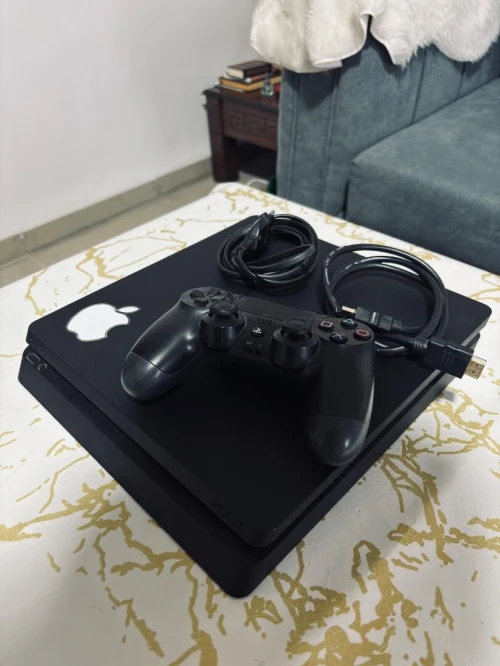 Ps4 slim 500gb avec manette version 13.02 avec cd fifa 23