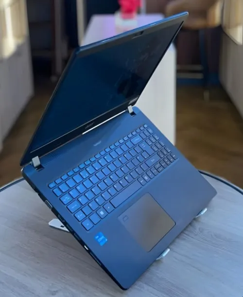 Acer TravelMate P215