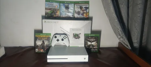 Xbox one s -1tB/to - avec 5 cd