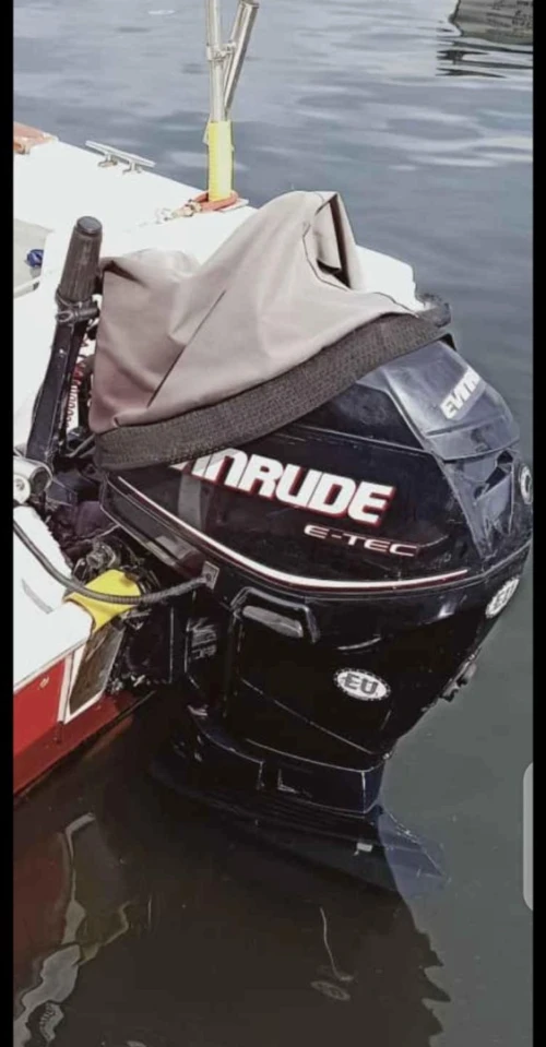 Polyor 5m20 avec tout les accessoire et  et Moteur Evinrude E-Tec 40 CH