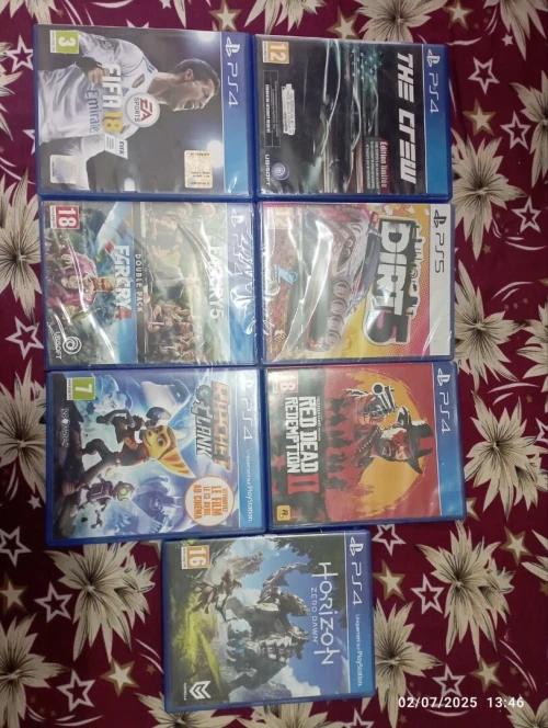 CD PS4 et cinq