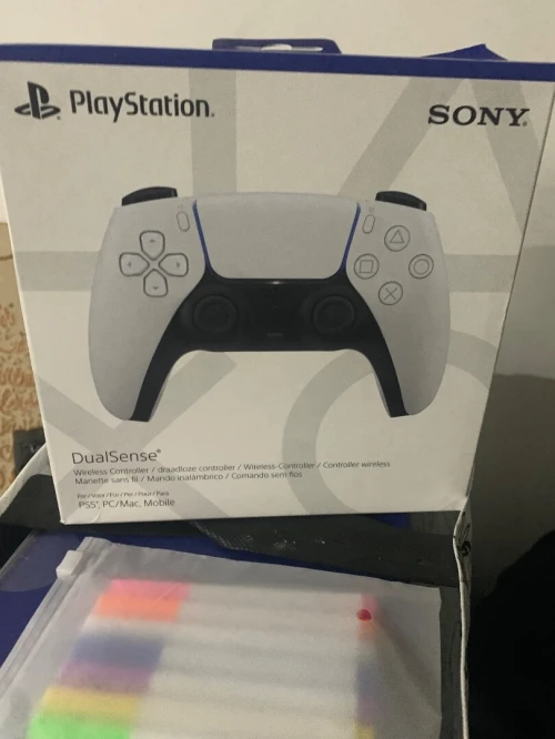 Ps5 avec une deuxième manettes neuf jamais utilisé