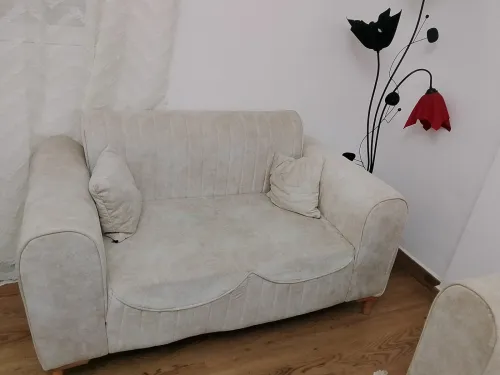 Salon 5 place très bon état bois rouge avec table pieds en hêtre