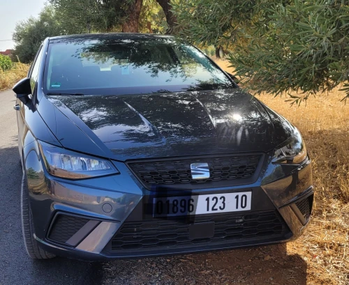 Seat ibiza 2023 très belle voiture
