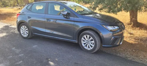 Seat ibiza 2023 très belle voiture