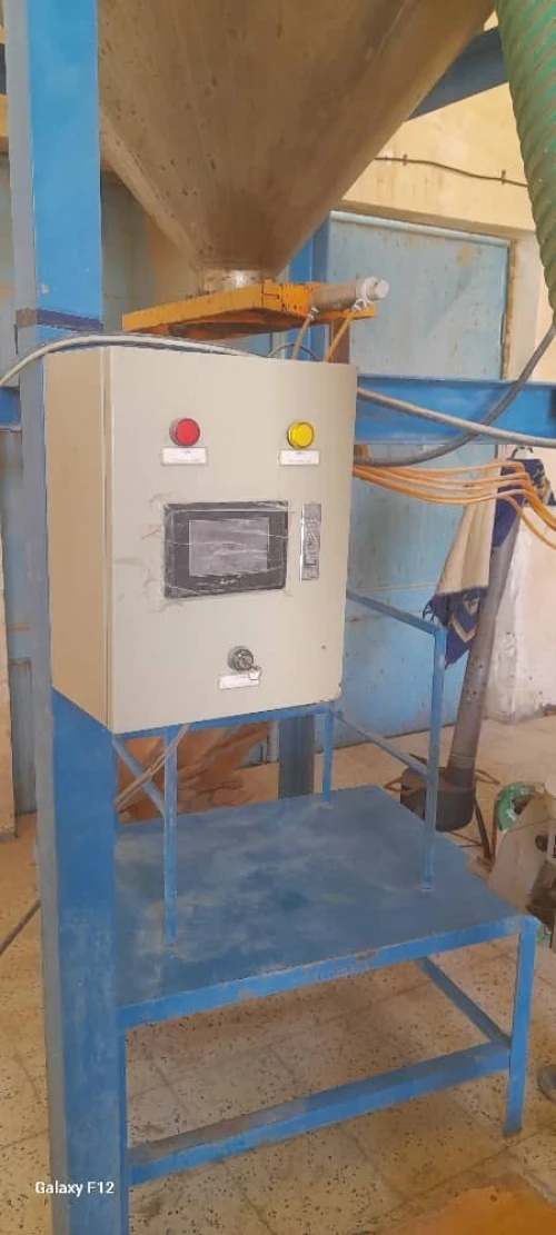 USINE DE FABRICATION DE MATIERE PREEMIERE DU PLASTIQUE *CHARGE GRANULEE*