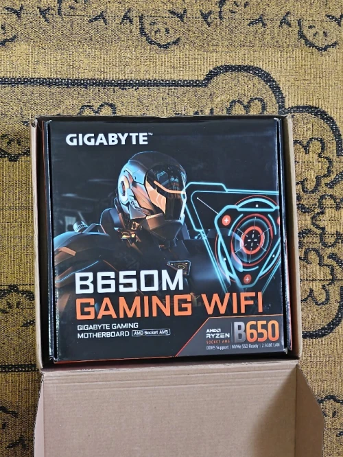 Gigabyte B650M GAMING WIFI Neuf (jamais utilisé)