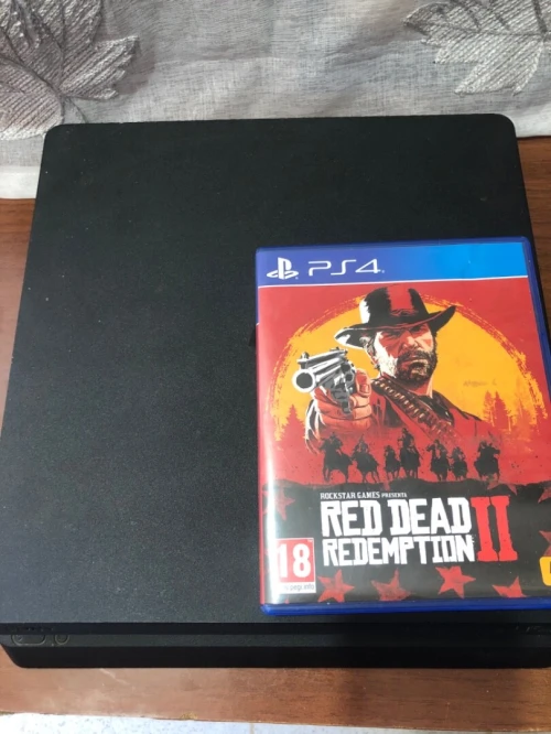 Je vente ma ps4 slim on très bonne état + 1 jeux offert 