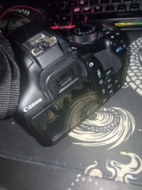 camera canon 1300d