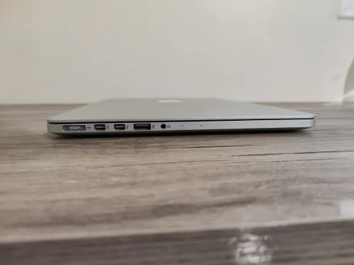 MacBook pro early 2015 (RETINA , 13.3*POUCES , I5 , 8/256 , INTEL IRIS ) 