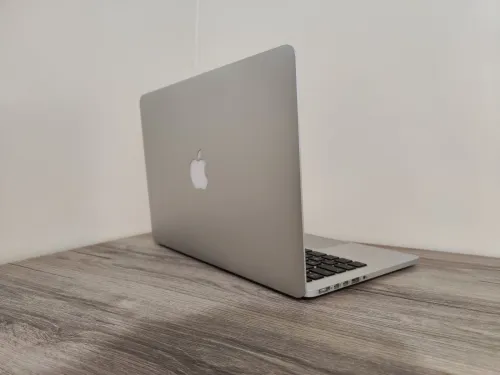 MacBook pro early 2015 (RETINA , 13.3*POUCES , I5 , 8/256 , INTEL IRIS ) 