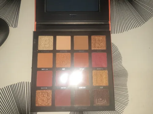 beauty bay fiery 16 colour palette
