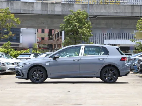 Volkswagen Golf 8 2025 R-Line
