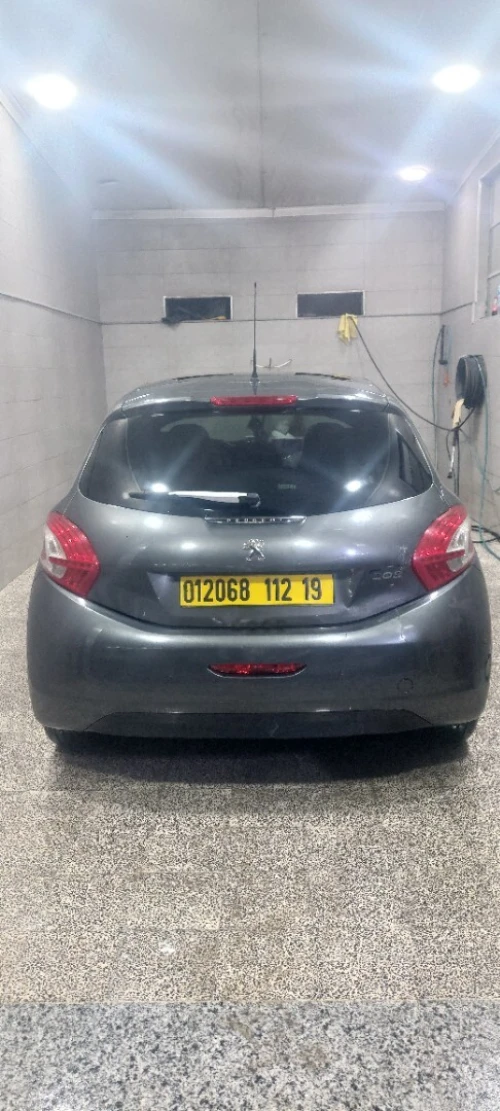 Peugeot 208 2012 