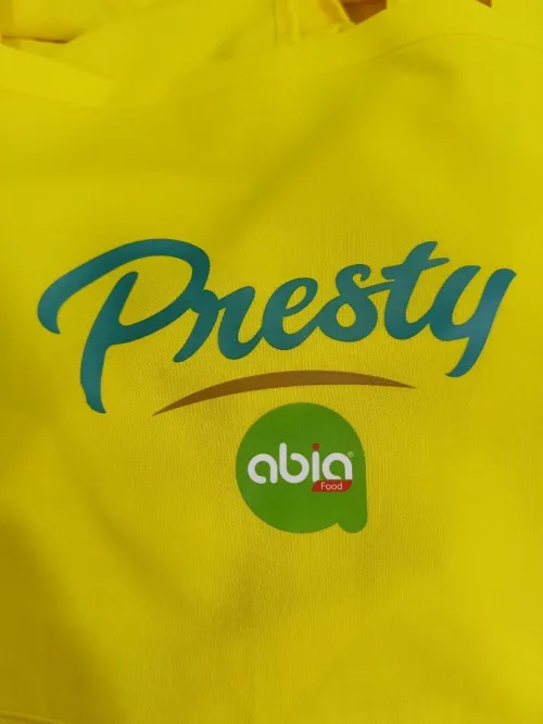 Vêtements personnalisés(T-shirt, tablier, gilet, tenues)pour vos marques