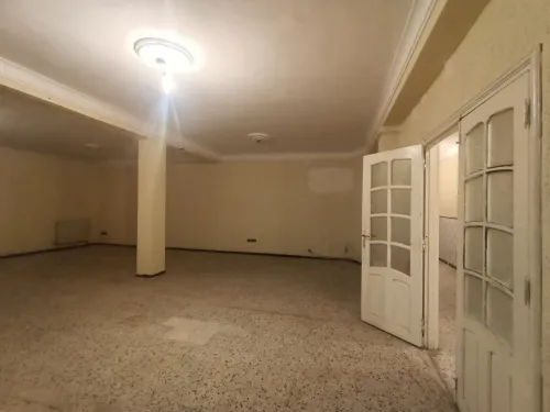 Location Appartement Niveau de villa F8 Oran Oran