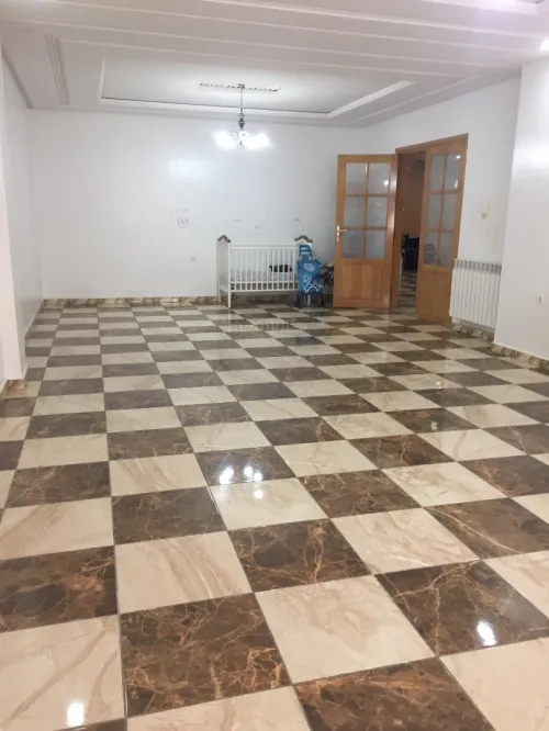 Location Appartement Niveau de villa F8 Oran Oran