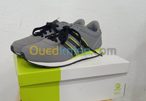 ADIDAS V JOG K ORIGINAL  POINTURE 40 livraison 58 wilayas