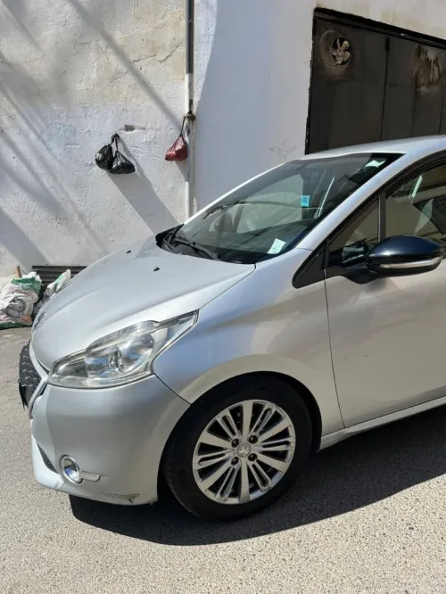Peugeot 208 2015 Allure Facelift