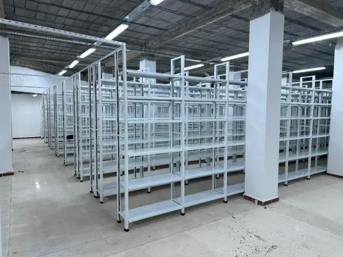 Étagère métallique et tout type de rayonnage 