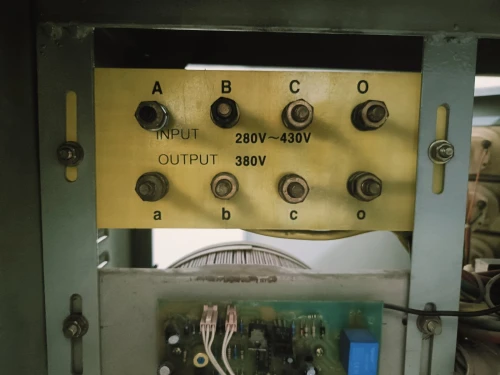 STABILISATEUR DE TENSION 30 KVA   Triphasique 380 V