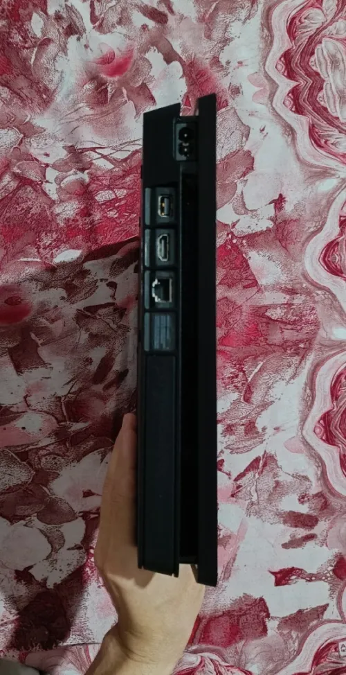 Ps 4 slim 1 tr modèle 2216B Version 13.02 avec La boîte et 2 manette Original et Copie  Avec tout les câbles bien sûr Original  Câbles de chargement  Câbles de hdm Câbles d'alimentation