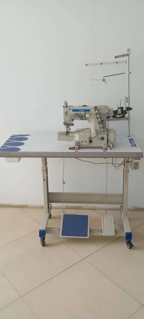MACHINE DE COUTURE
