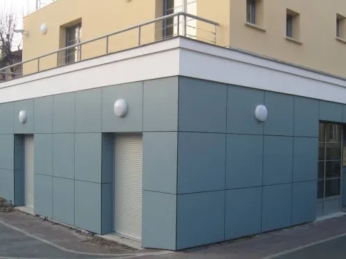 Habillage aquapanel, allucobande, placoplâtre, façade commerciale,espaces commerciaux 