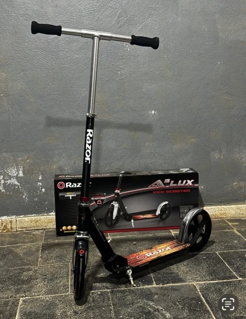 Des trottinettes non électrique  allemande (quantité disponible) avec un prix introuvable