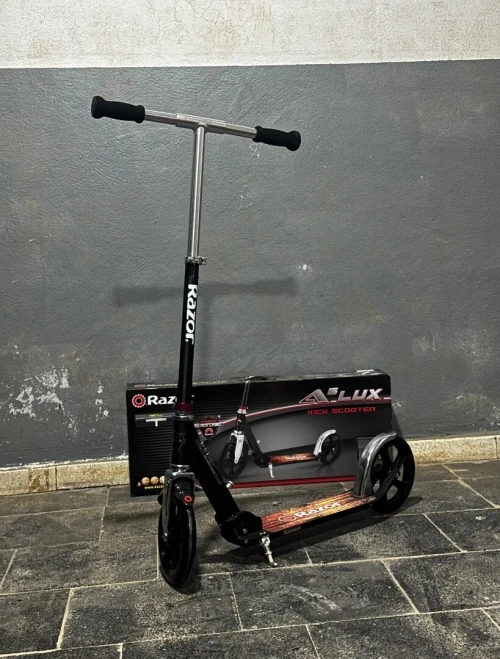 Des trottinettes non électrique  allemande (quantité disponible) avec un prix introuvable