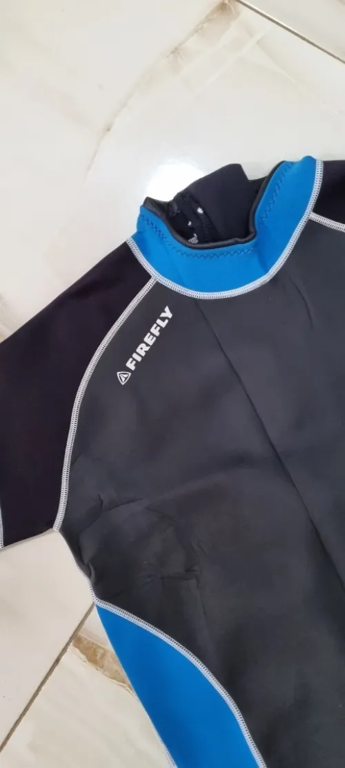 TENUES DE PLONGÉE DIFFERENTS MODELES MARQUES ET TAILLES