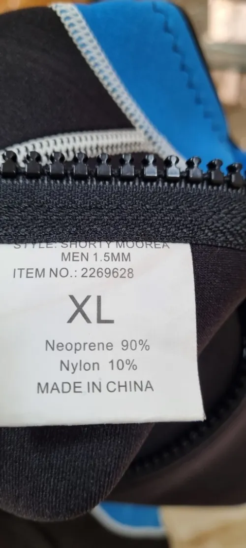 TENUES DE PLONGÉE DIFFERENTS MODELES MARQUES ET TAILLES