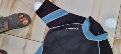 TENUES DE PLONGÉE DIFFERENTS MODELES MARQUES ET TAILLES