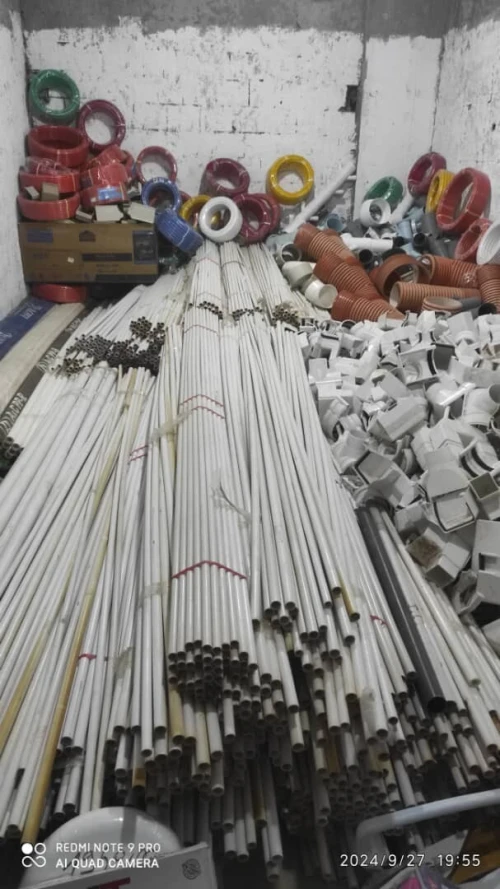 Lot quincaillerie, électricité, plomberie 