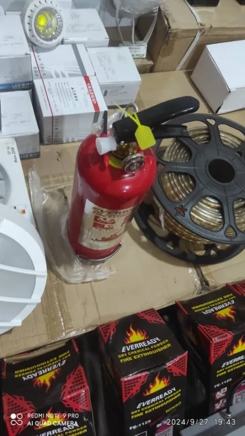 Lot quincaillerie, électricité, plomberie 
