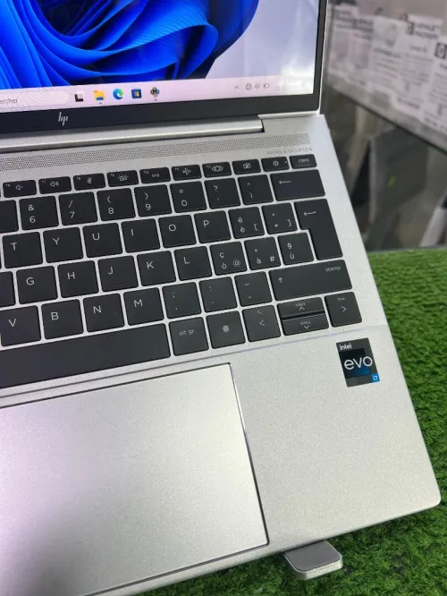 HP DRAGONFLY G4