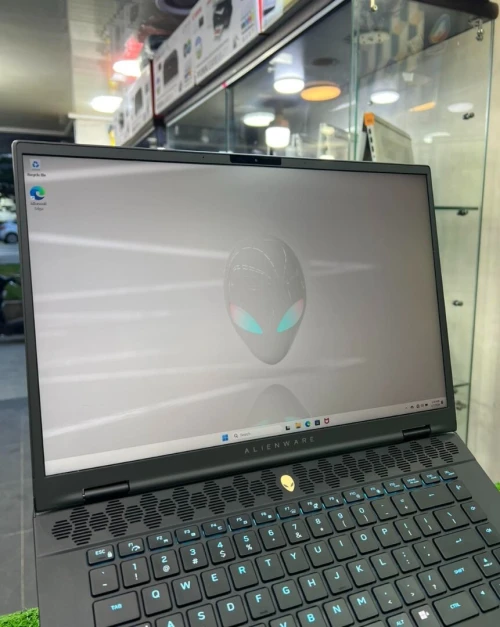 ALIENWARE m 16 R2