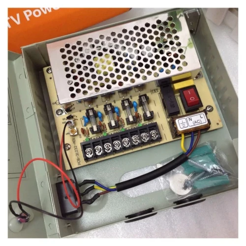 BOITIER D'ALIMENTATION CAMERA / 12V 5A 4CH SORTIE / 12V 20A 18CH SORTIE