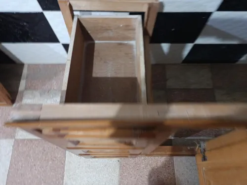 Trois Meuble bas de cuisine hêtre,  deux avec deux porte et  un avec une porte et trois tiroirs