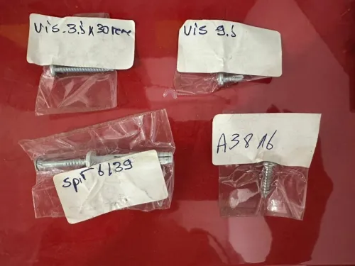 lots de vis différentes dimensions en liquidation à très bon prix 