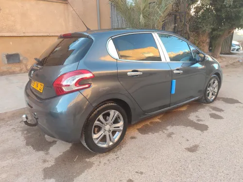 Peugeot 208 2014 Allure
