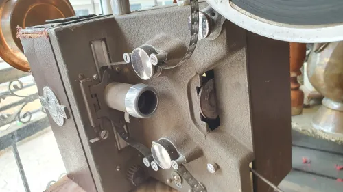 Projecteur Pathé Baby 9,5 mm avec bobine 